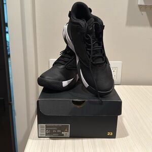 Kids Jordan basketball shoes